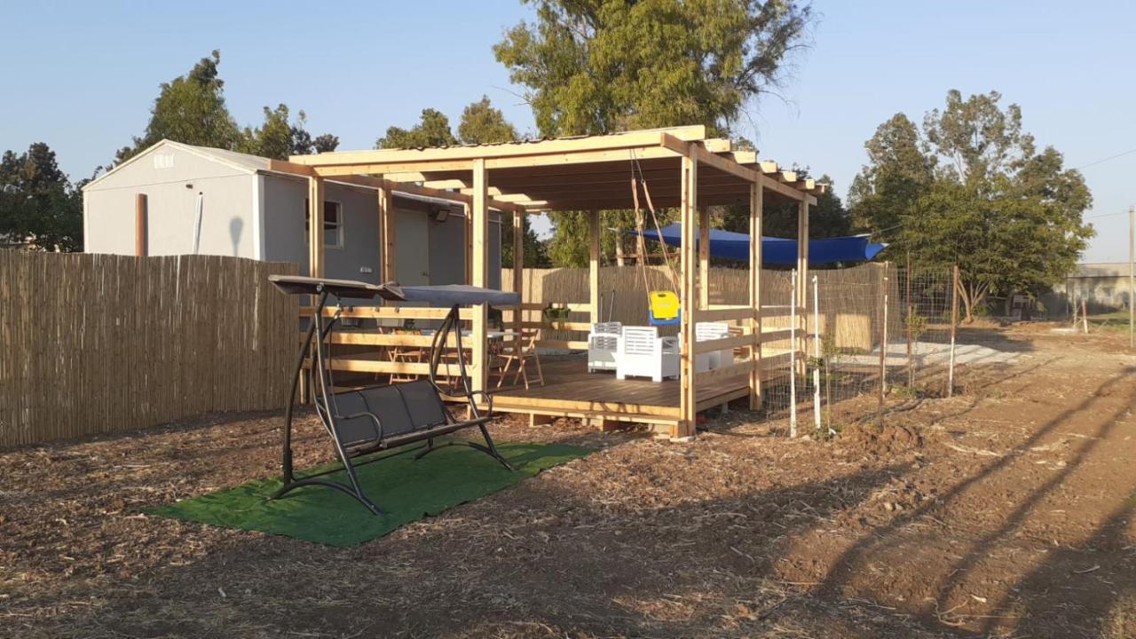 אצל דוד בכפר Apartment Kfar Gidon Exterior photo